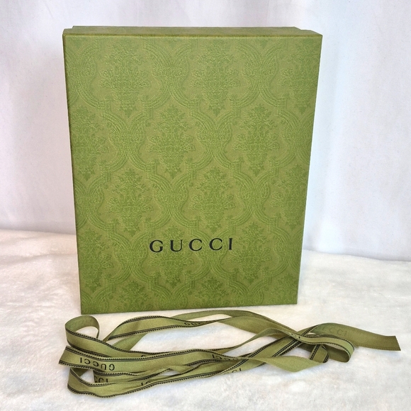 Gucci Cream Tote with Green Gift Box - Picture 14 of 17